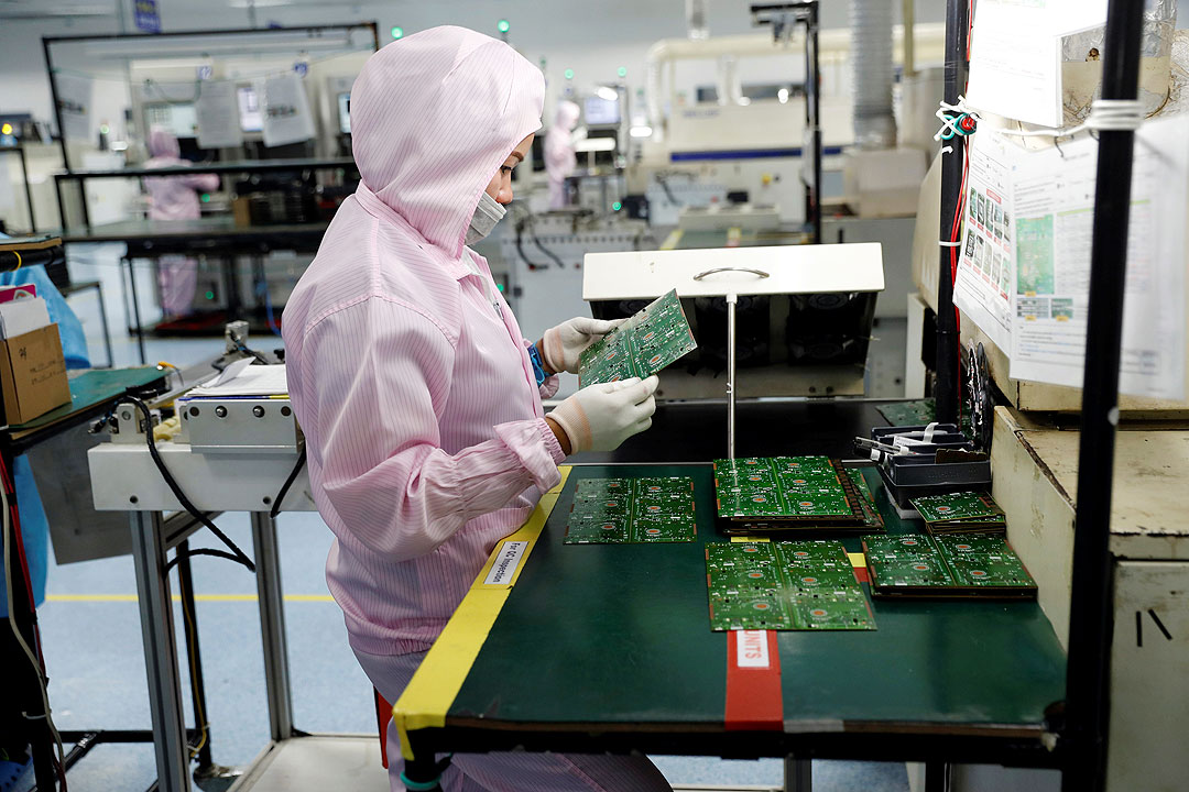 electronics-worker